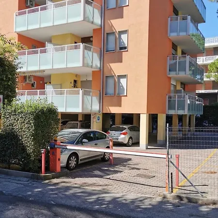 Appartamento Inviting With Lateral Sea View *