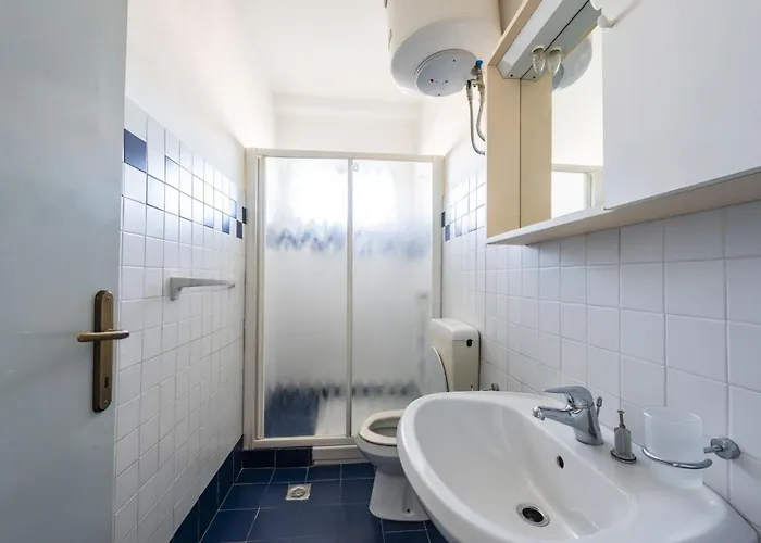 Appartamento Inviting With Lateral Sea View